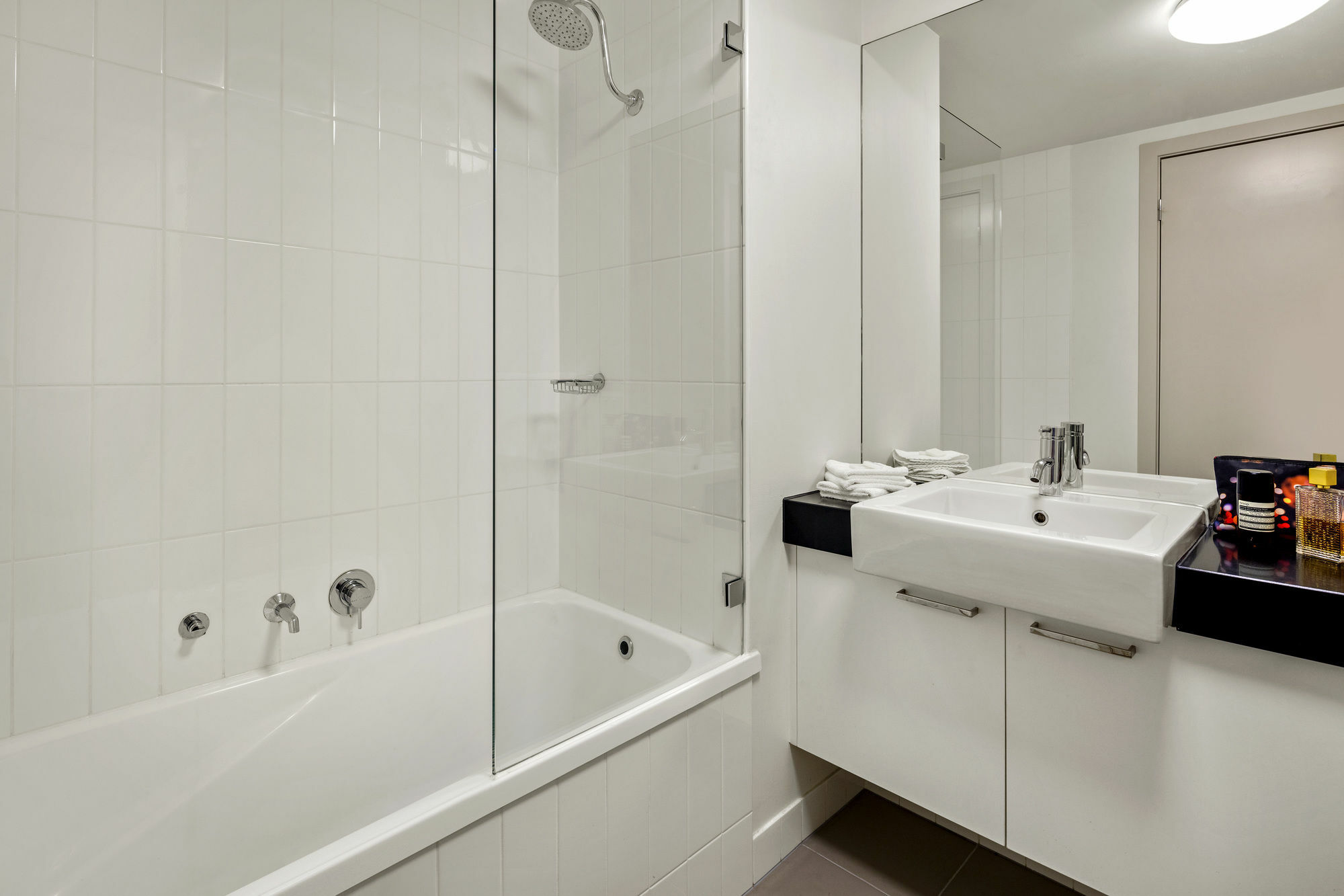 Quest Docklands Aparthotel Melbourne Exterior foto